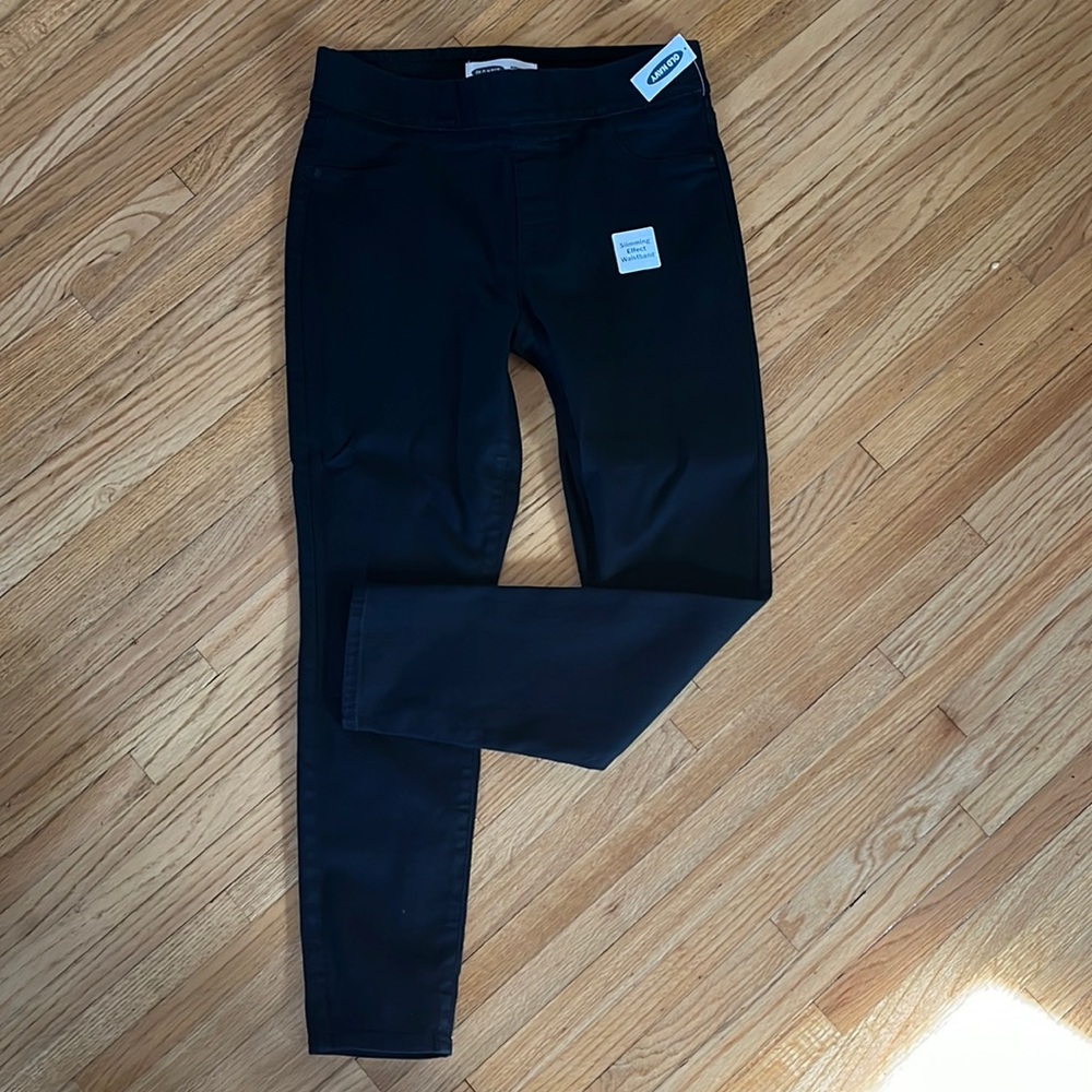 NWT Size 10 short black jeans. Old navy.
